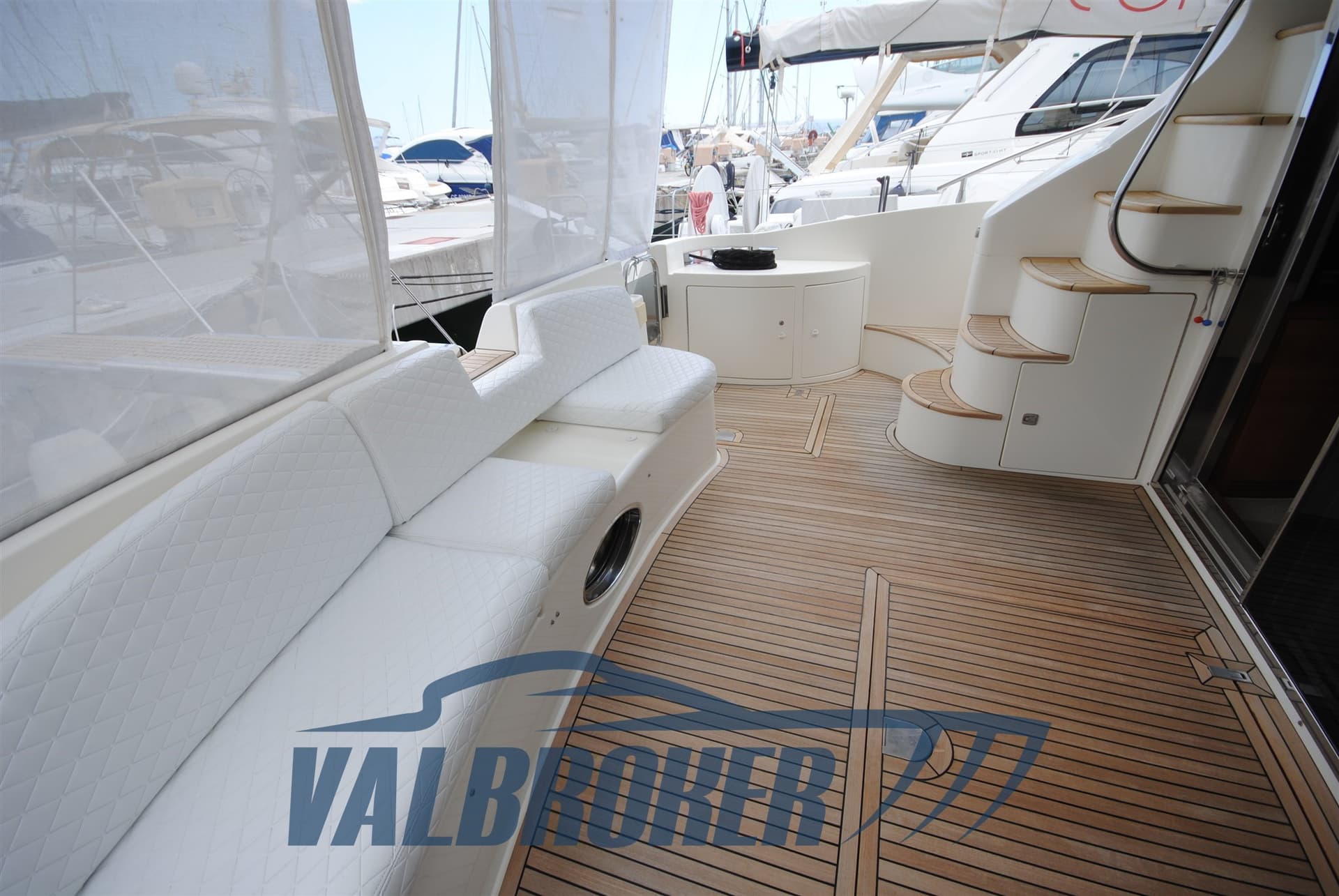 Azimut 50 Flybridge - Deck View Azimut 50 Flybridge - Deck View