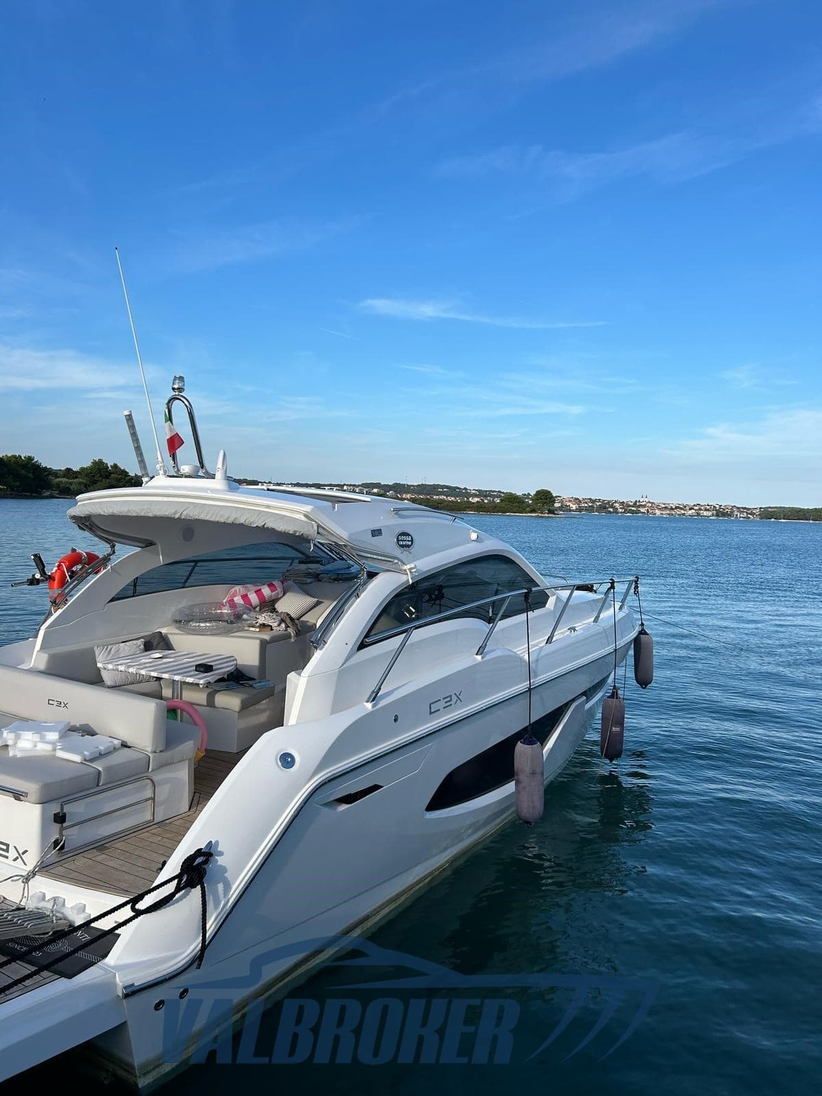 Sessa Marine C3x - Hard Top gebraucht - Detail 2