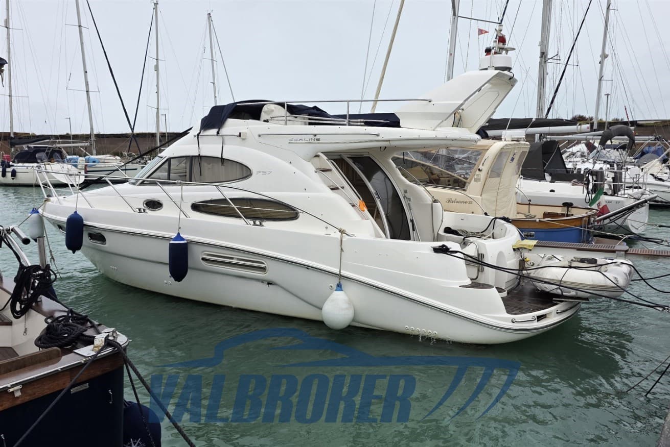 Sealine F 37 - Main View Sealine F 37 - Main View