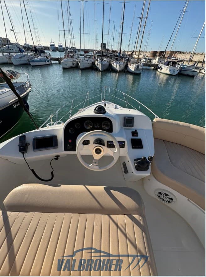 Sealine F 37 - Detail View 1 Sealine F 37 - Detail View 1