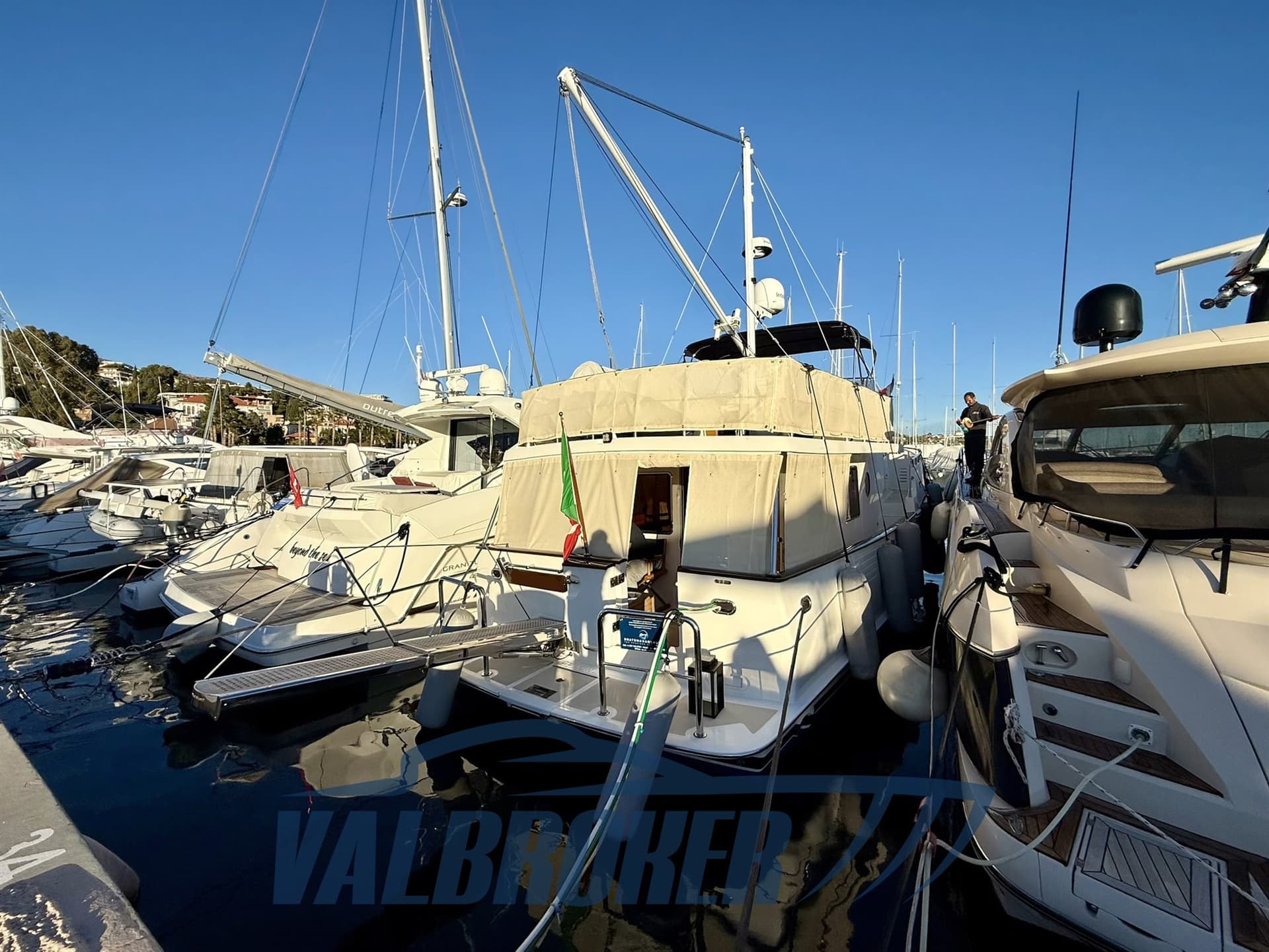 Selene Yachts 47 Ocean Trawler - Interior View Selene Yachts 47 Ocean Trawler - Interior View