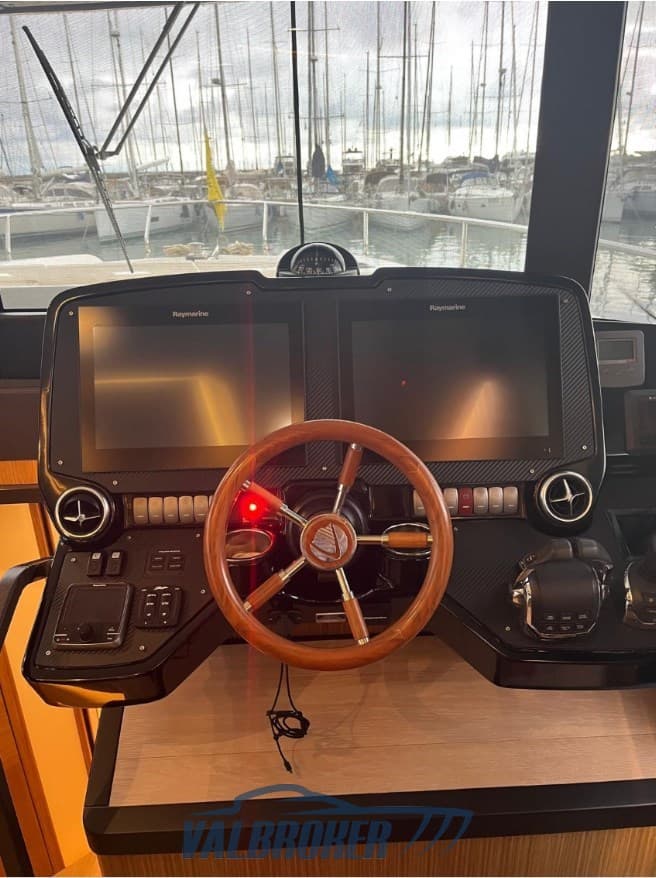 Absolute Navetta 52 - Detail View 1 Absolute Navetta 52 - Detail View 1