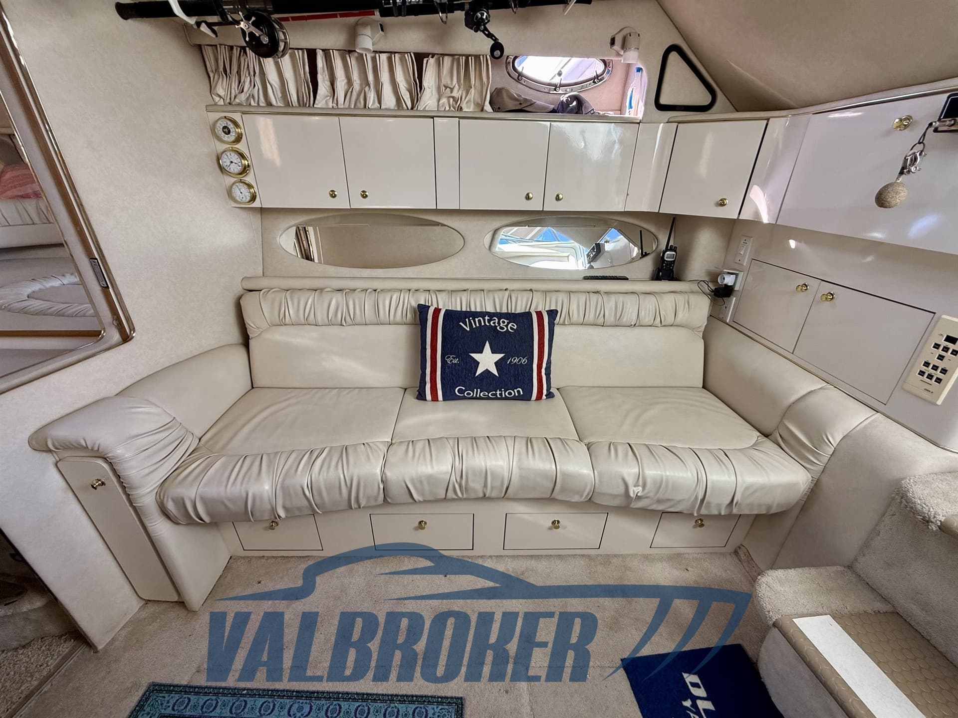 Sea Ray 330 AMBERJACK d'occasion - image hero 14
