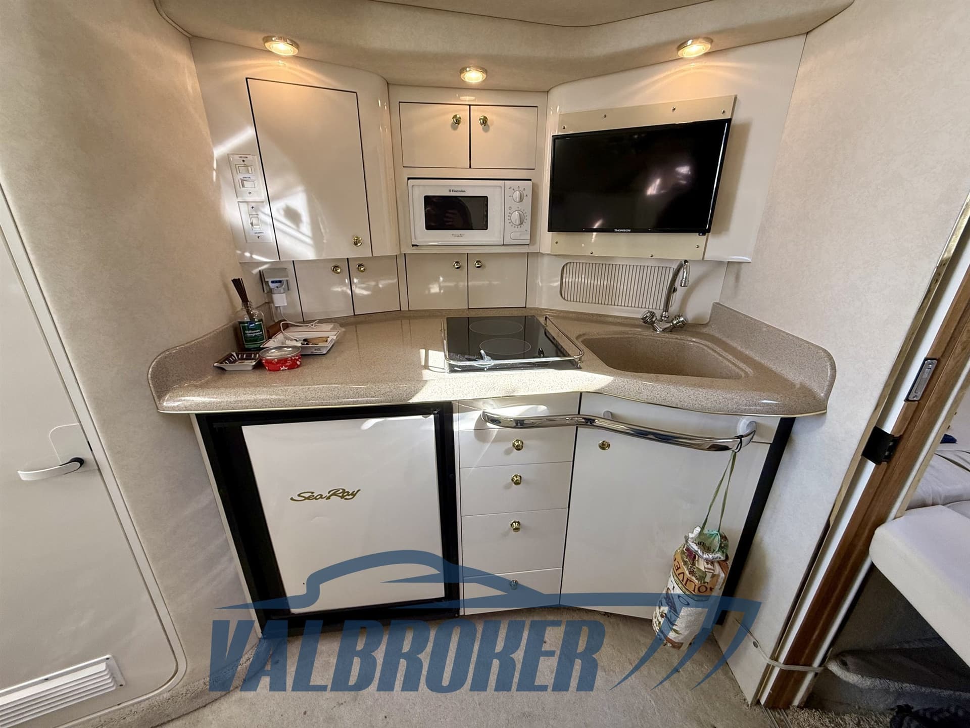 Sea Ray 330 AMBERJACK d'occasion - image hero 13