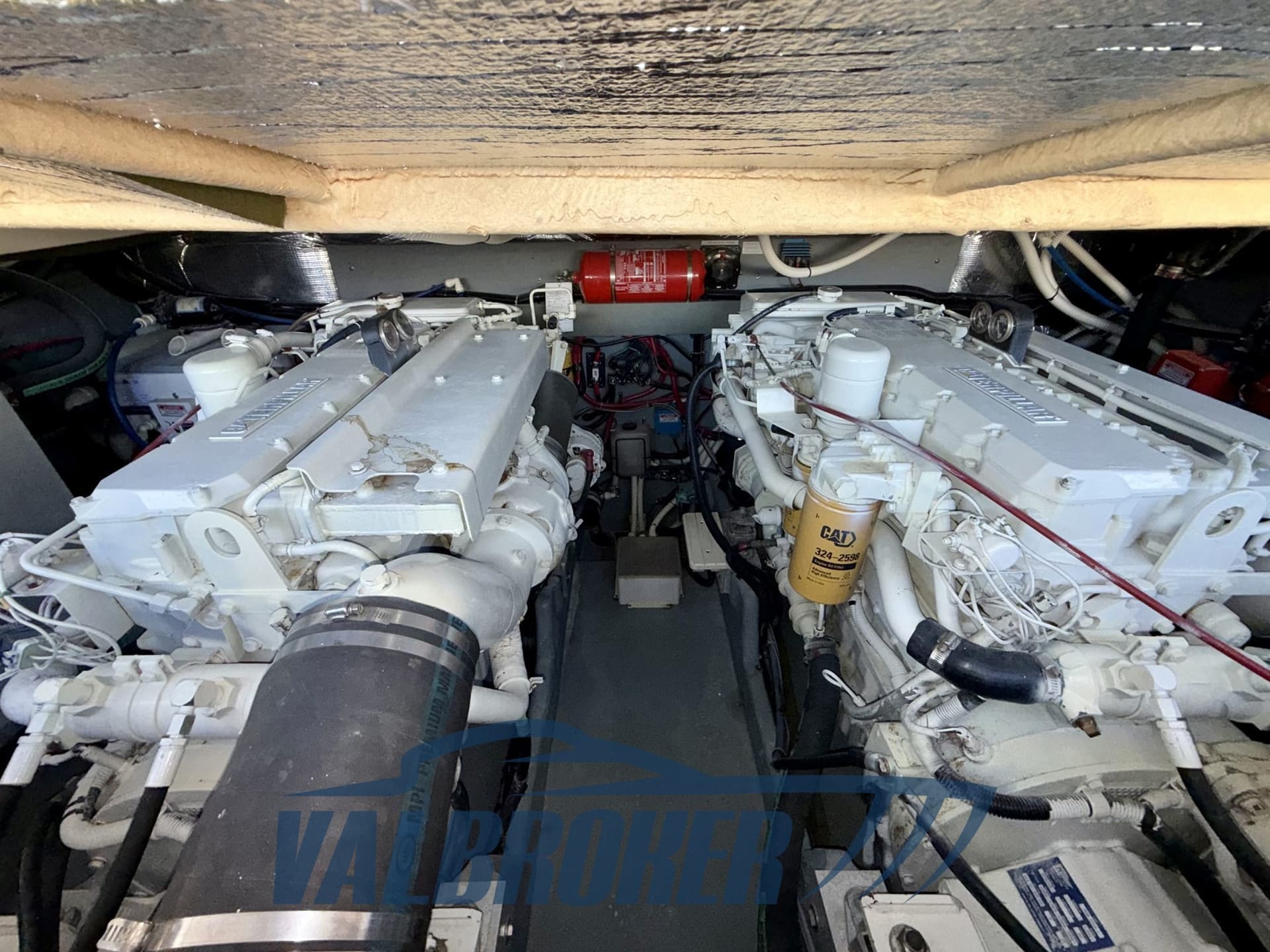 Sea Ray 330 AMBERJACK d'occasion - image hero 20
