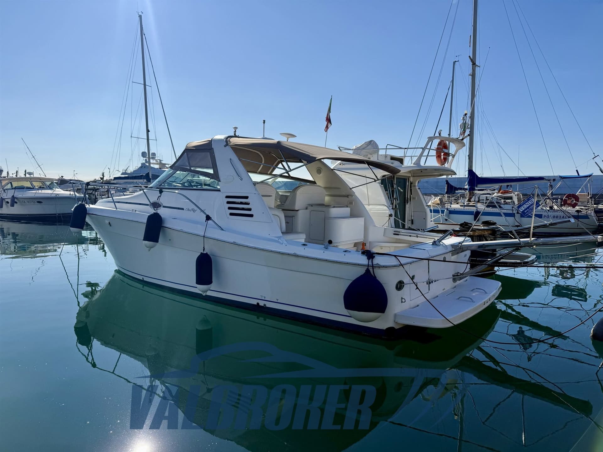 Sea Ray 330 AMBERJACK d'occasion - image hero 2