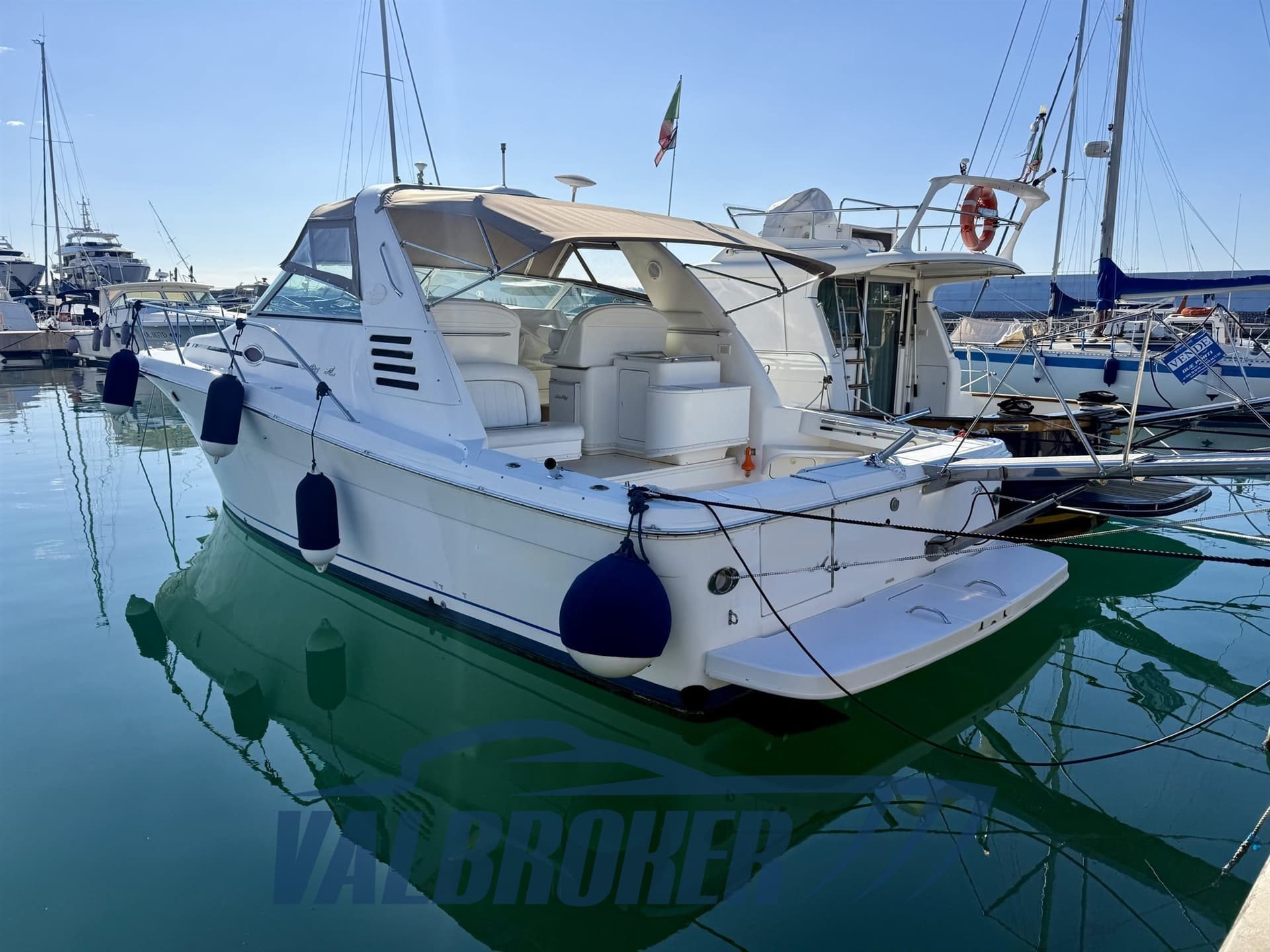 Sea Ray 330 AMBERJACK d'occasion - image hero 30