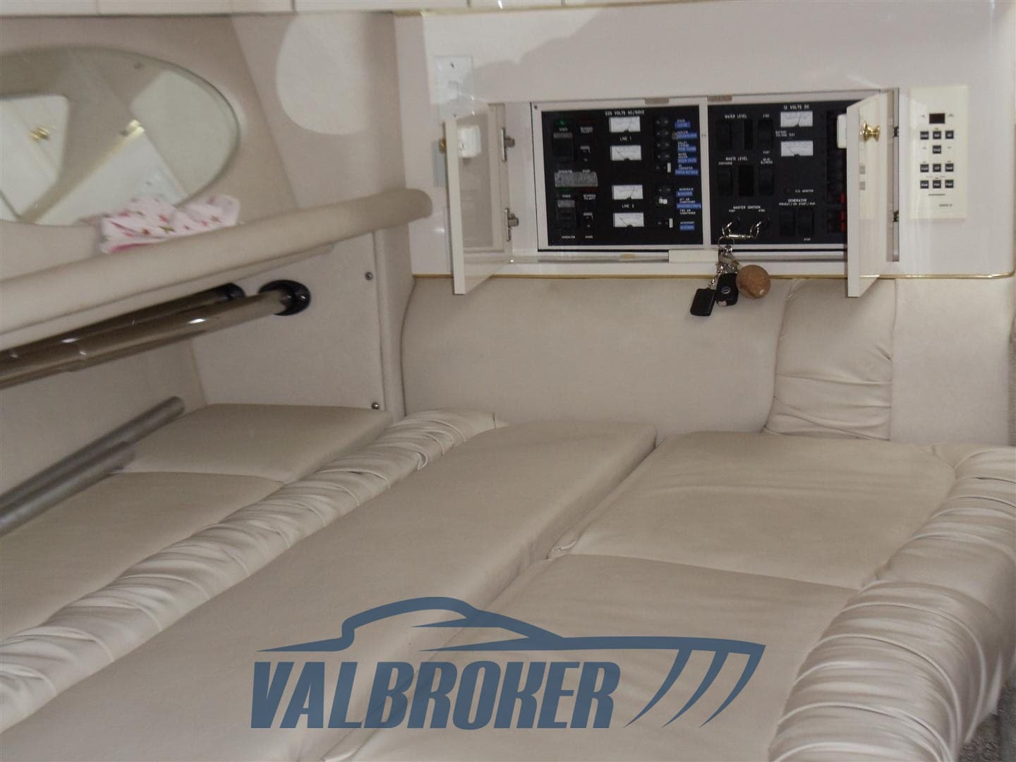 Sea Ray 330 AMBERJACK d'occasion - image hero 19