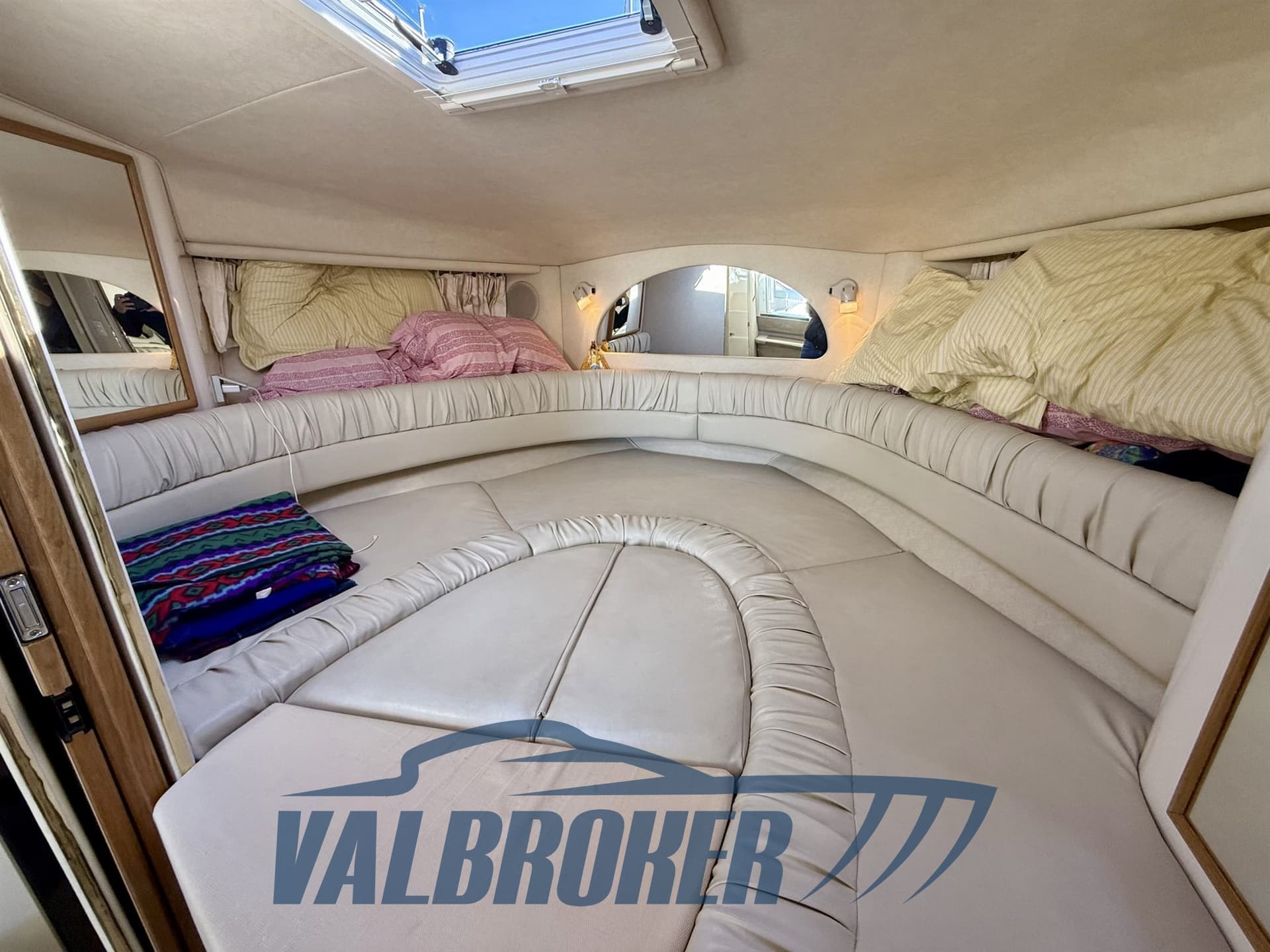 Sea Ray 330 AMBERJACK d'occasion - image hero 17