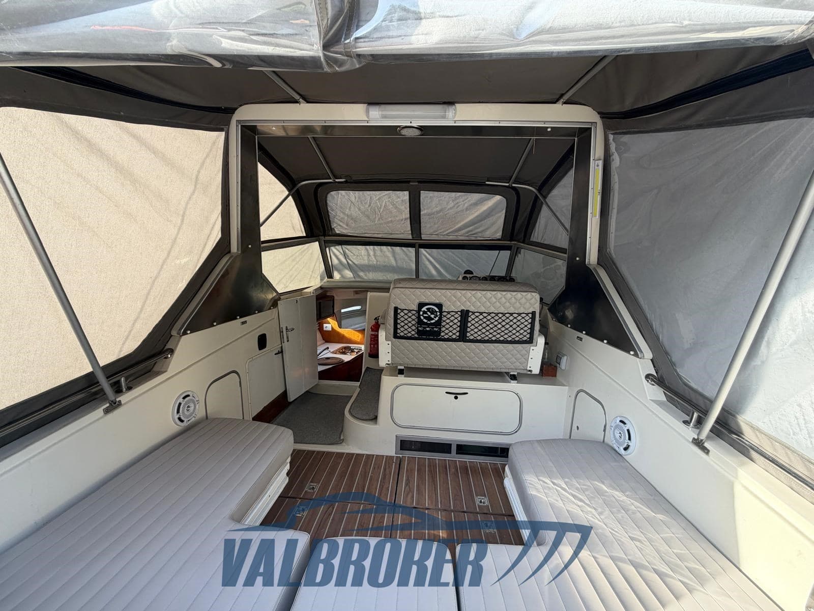 Fjord Dolphin 775 - Deck View Fjord Dolphin 775 - Deck View