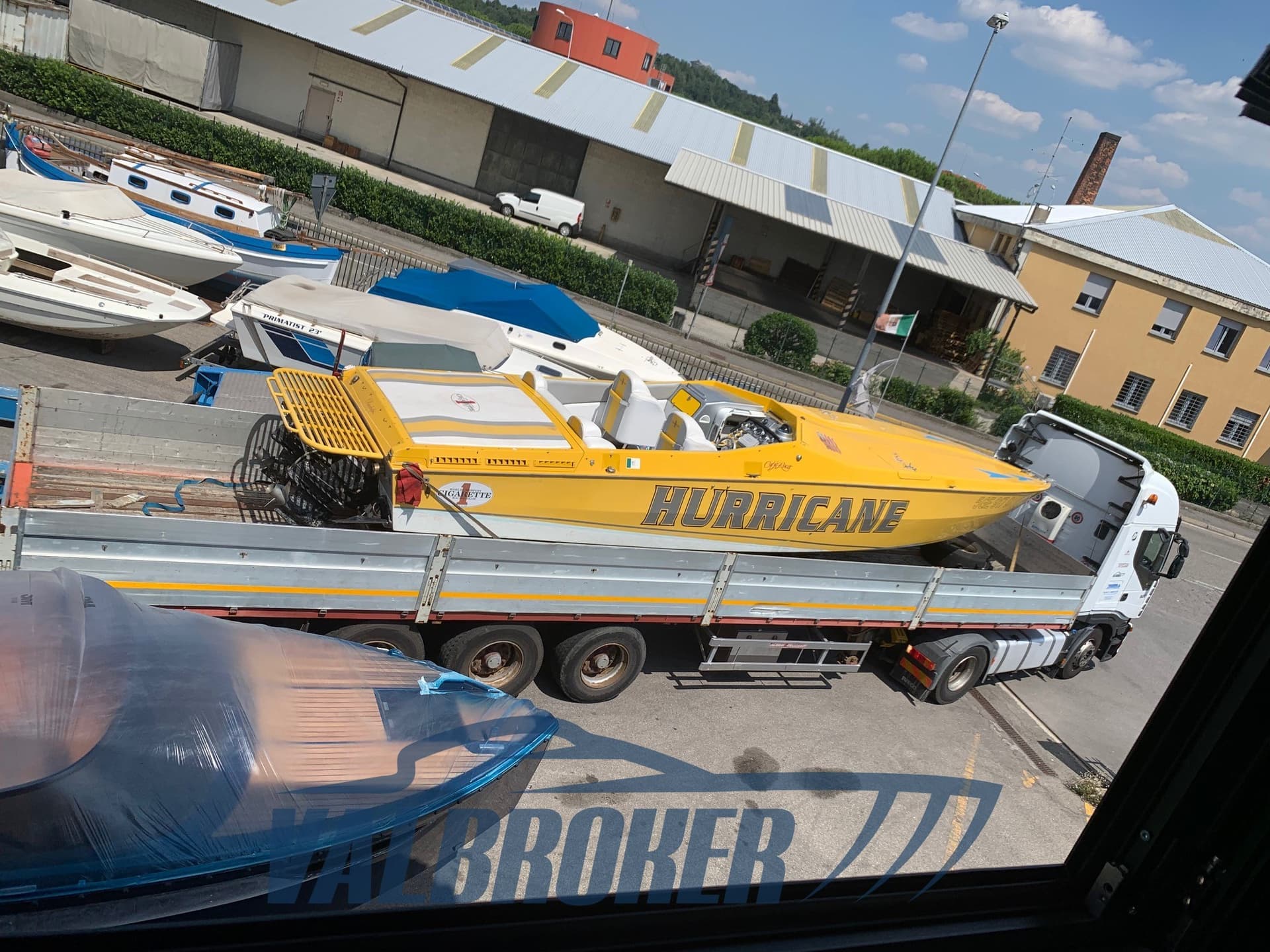 Cigarette R.T. 35' Cafe' Racer - Detail View 1 Cigarette R.T. 35' Cafe' Racer - Detail View 1