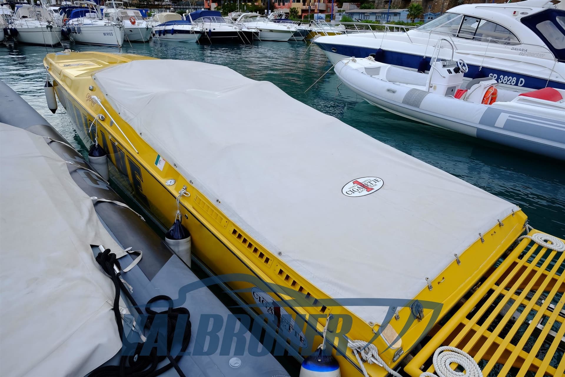 Cigarette R.T. 35' Cafe' Racer - Interior View Cigarette R.T. 35' Cafe' Racer - Interior View