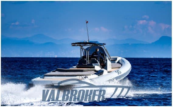 SACS Strider 11 Sundeck - Deck View SACS Strider 11 Sundeck - Deck View