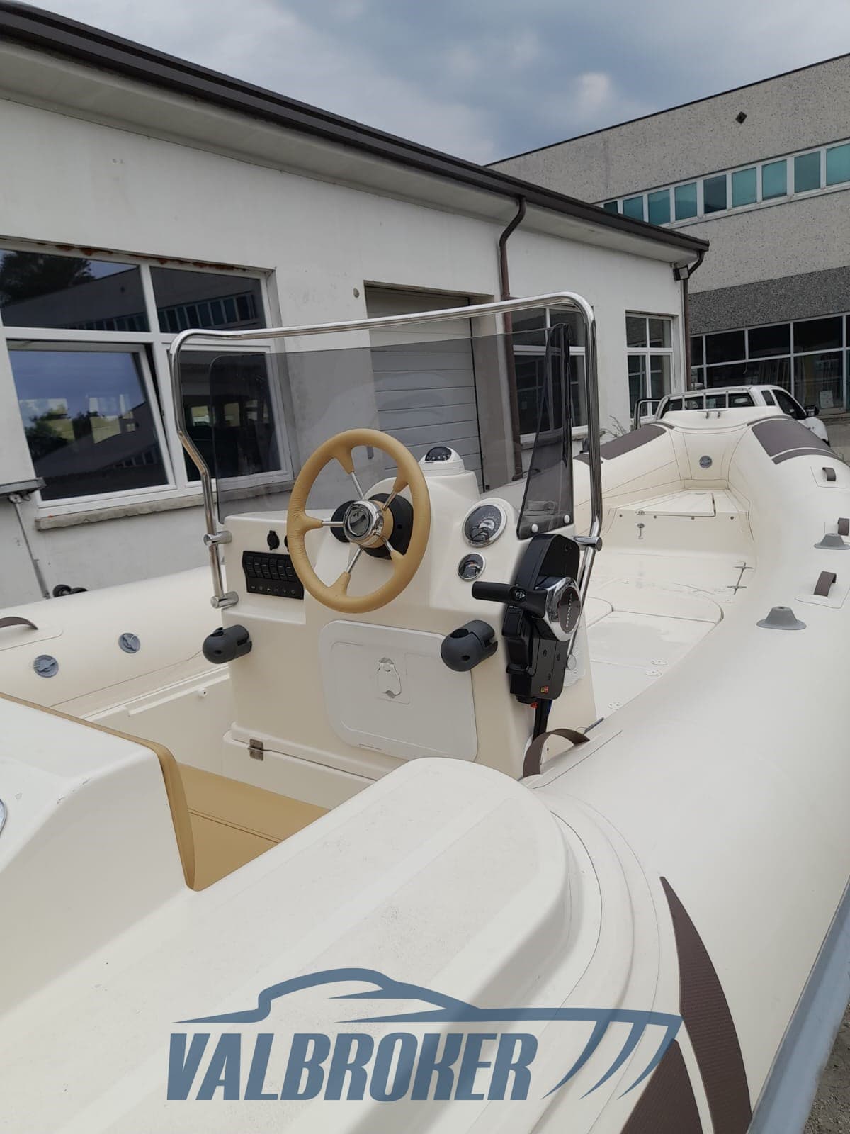 Ondina 565 - Deck View Ondina 565 - Deck View