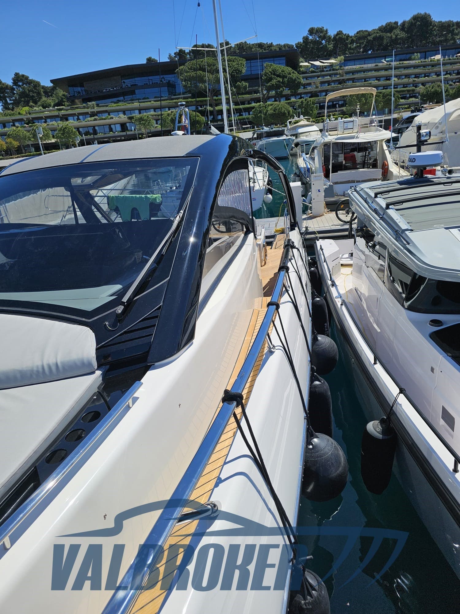 FIM 440 Regina - Deck View FIM 440 Regina - Deck View