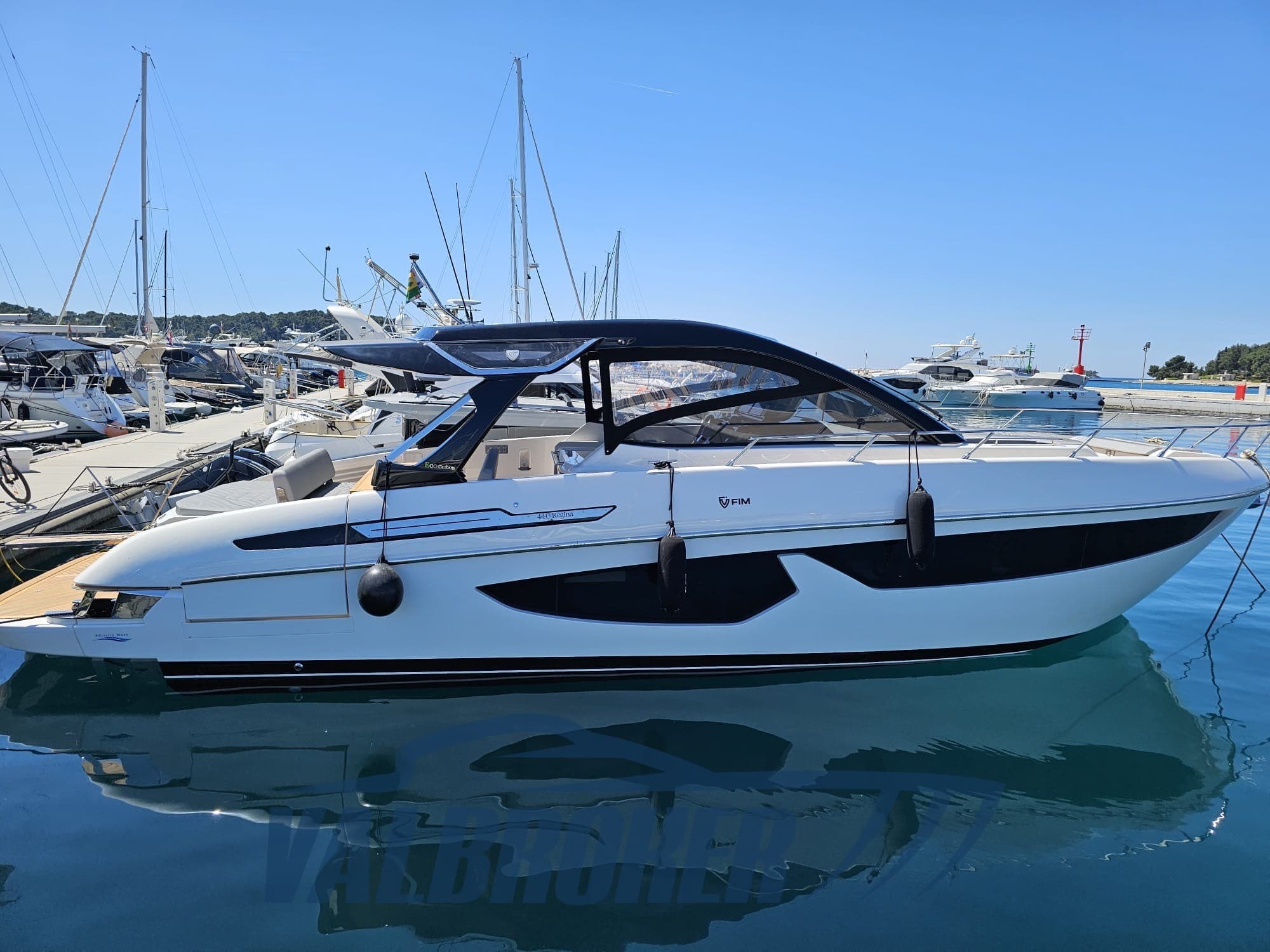 FIM 440 Regina - Detail View 1 FIM 440 Regina - Detail View 1