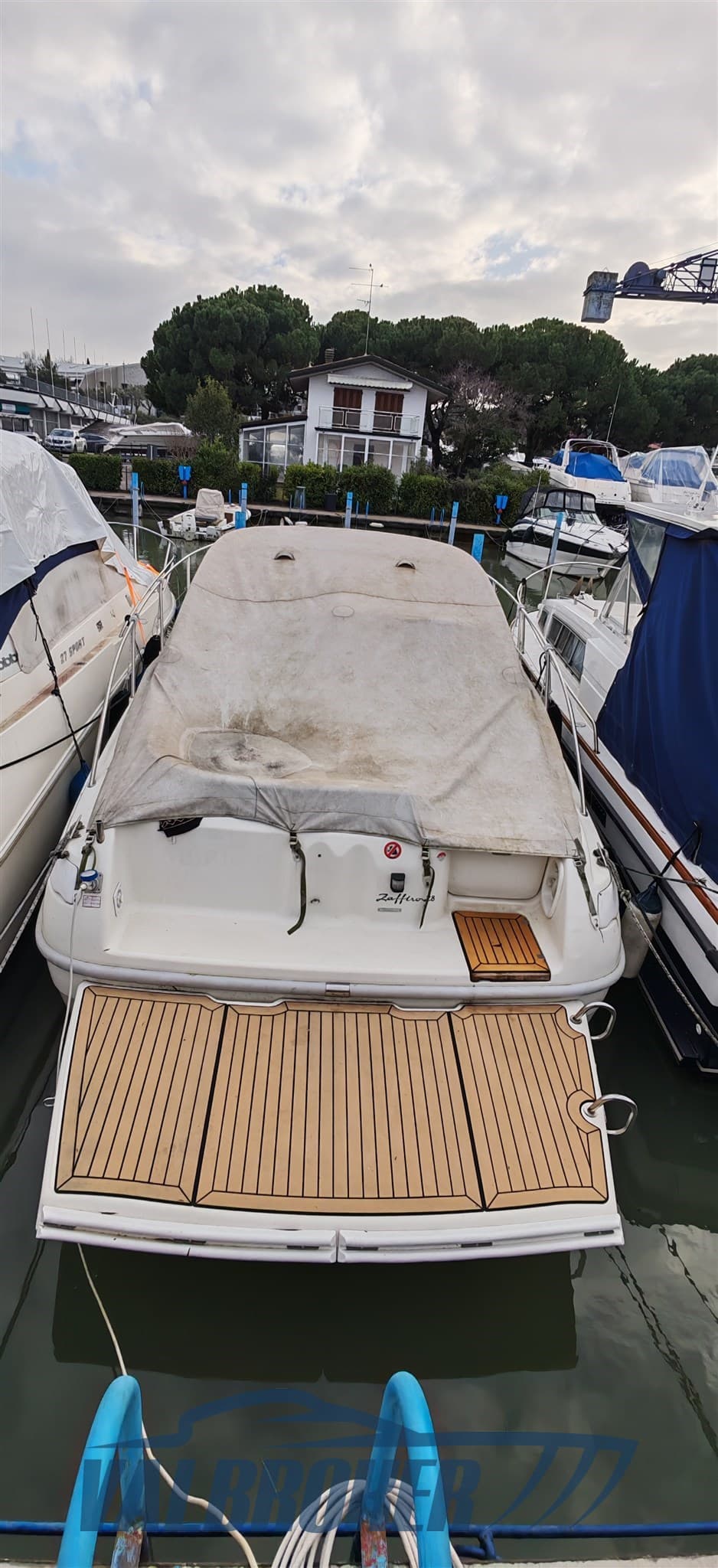 Cranchi Zaffiro 28 - Deck View Cranchi Zaffiro 28 - Deck View