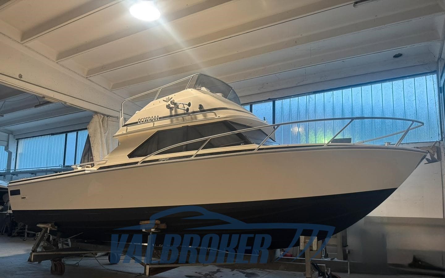 Bertram Yacht 28 Fly used - main view