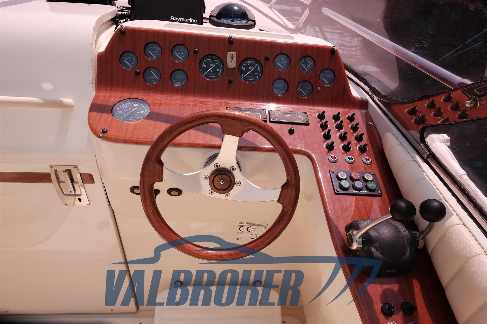 Colombo Virage 34 - Detail View 1 Colombo Virage 34 - Detail View 1