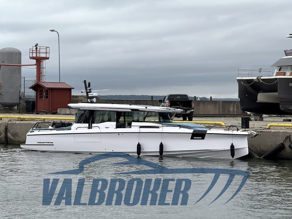 Axopar 45 Cross Cabin - Detail View 1 Axopar 45 Cross Cabin - Detail View 1