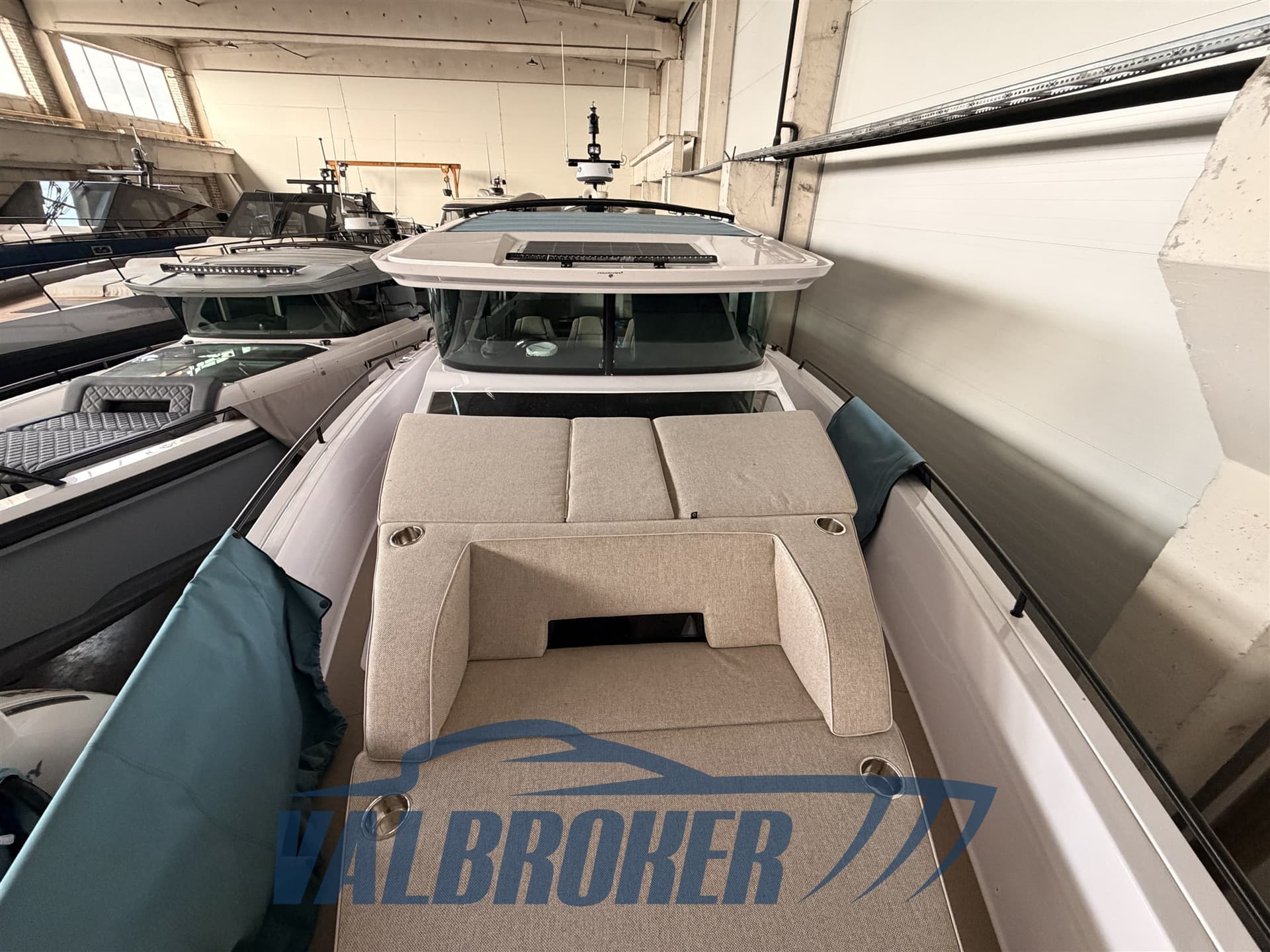 Axopar 45 Cross Cabin - Deck View Axopar 45 Cross Cabin - Deck View