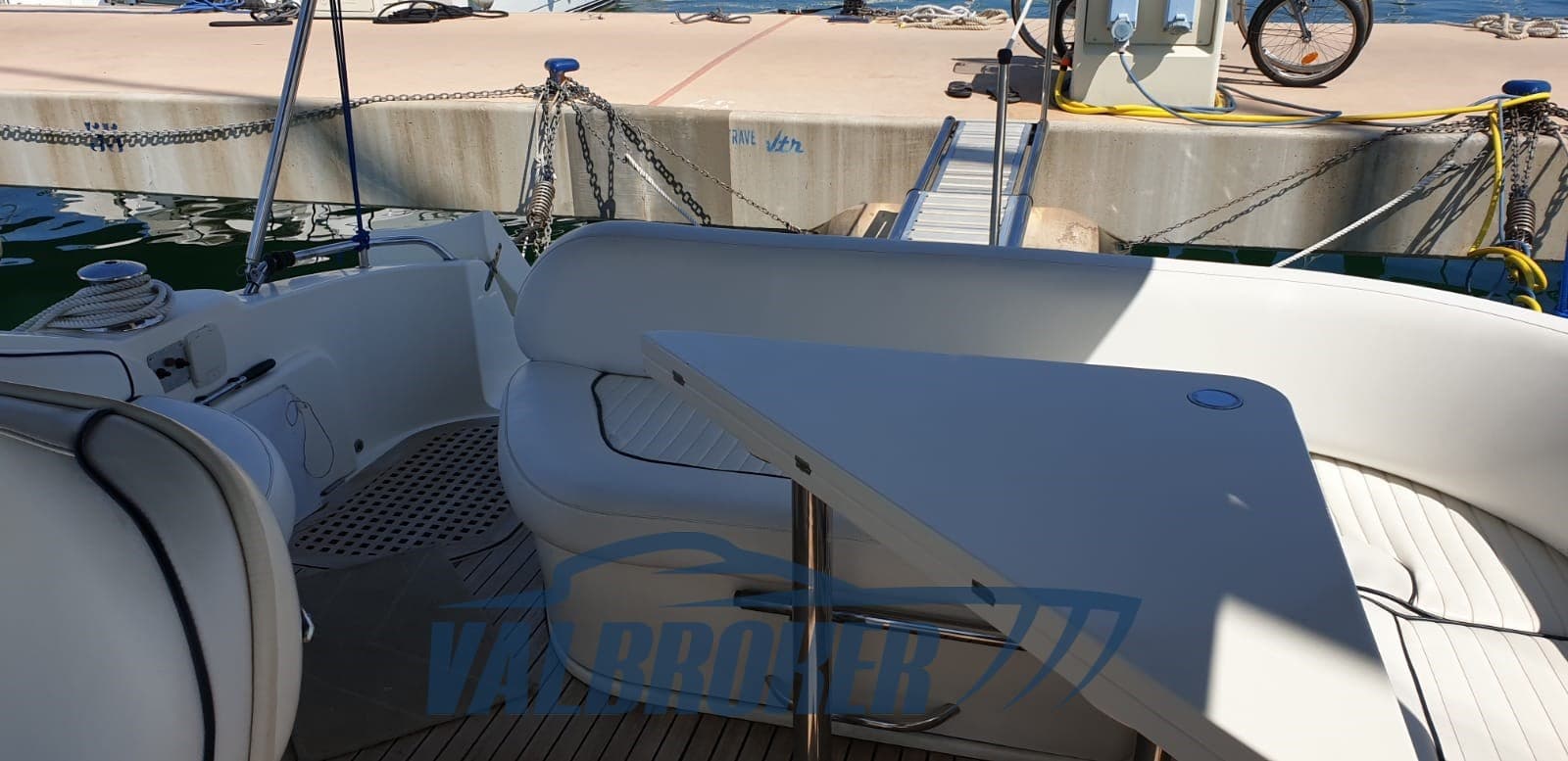 Sealine 360 Ambassador - Deck View Sealine 360 Ambassador - Deck View