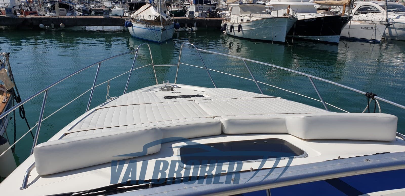 Sealine 360 Ambassador - Detail View 1 Sealine 360 Ambassador - Detail View 1