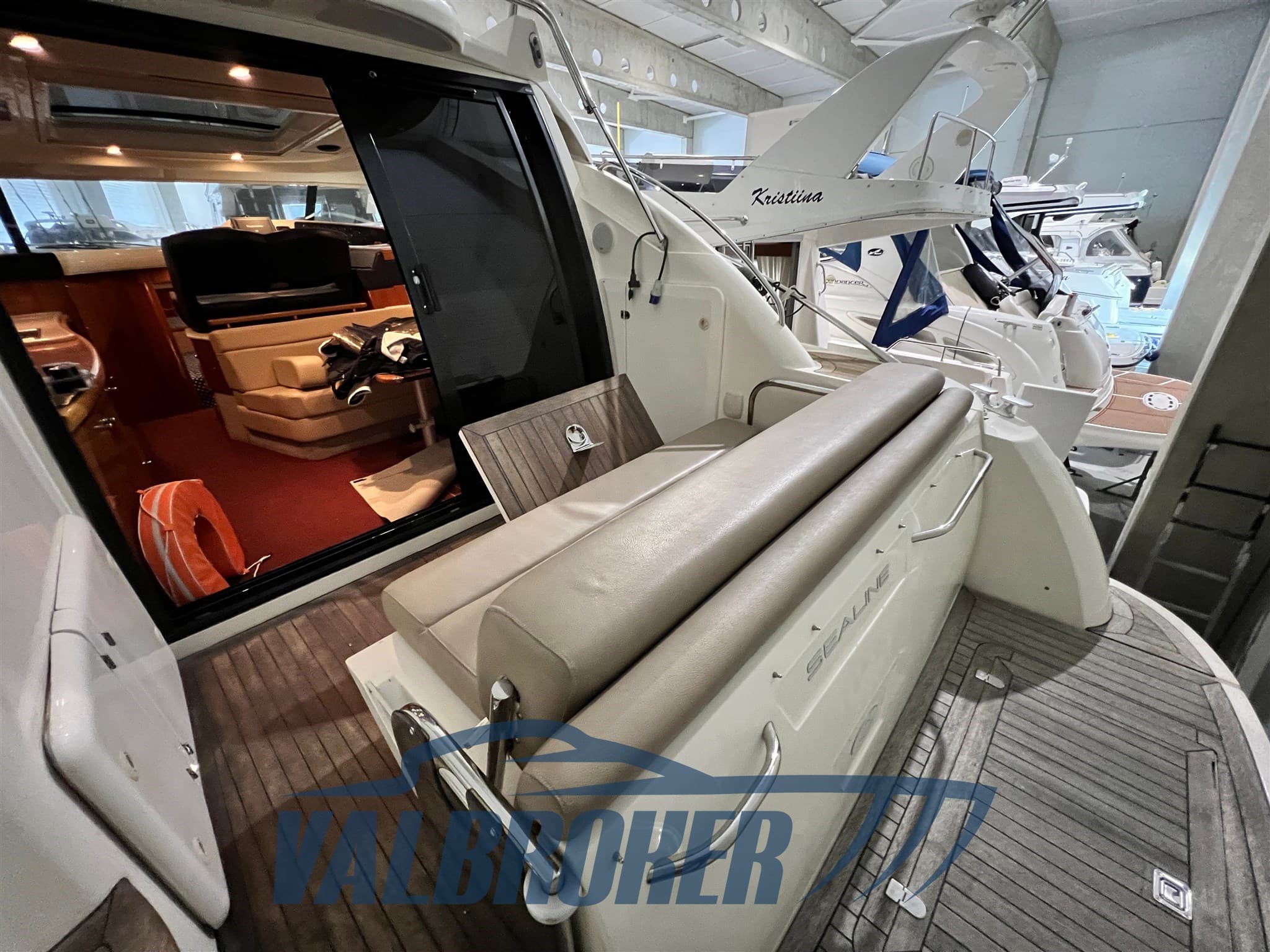 Sealine Sealine C 39 - Interior View Sealine Sealine C 39 - Interior View