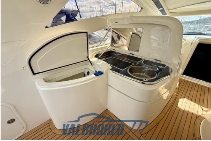 Princess Yachts V 48 - Deck View Princess Yachts V 48 - Deck View