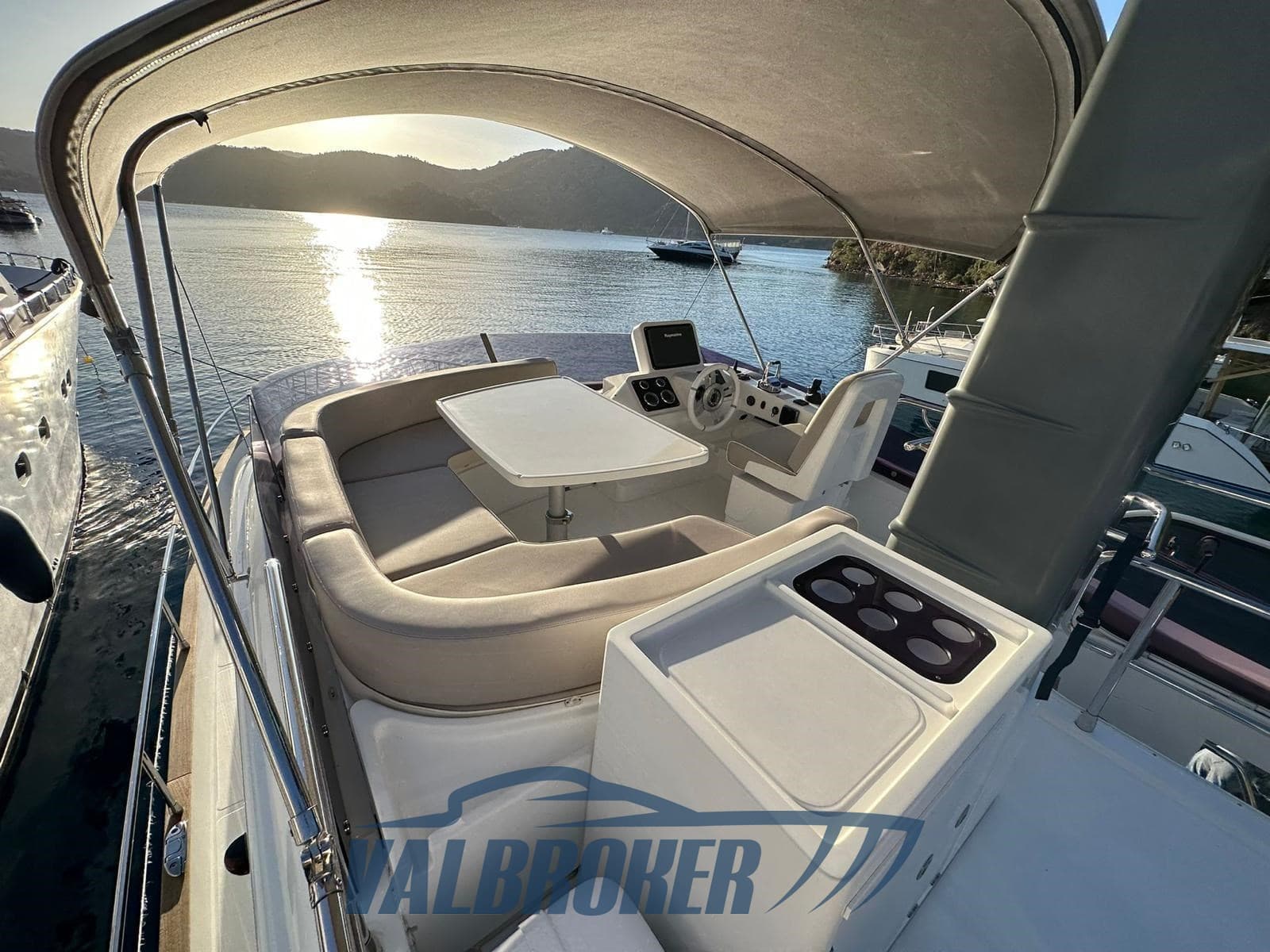 Azimut Magellano 43 - Deck View Azimut Magellano 43 - Deck View