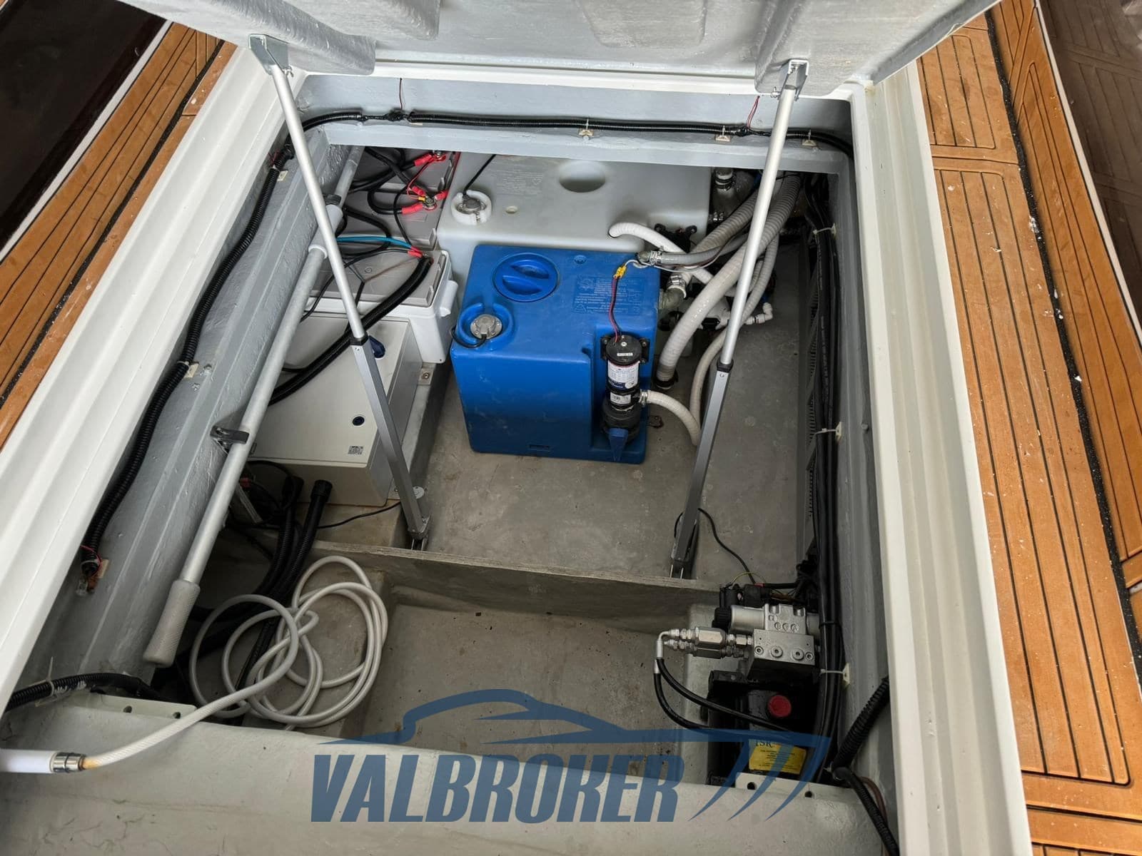 Ala Yachts Ala 8 Walkaround d'occasion - image hero 9