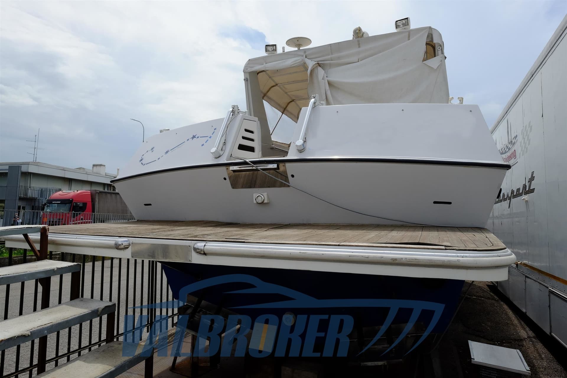 Tecnomarine C 42 - Detail View 1 Tecnomarine C 42 - Detail View 1