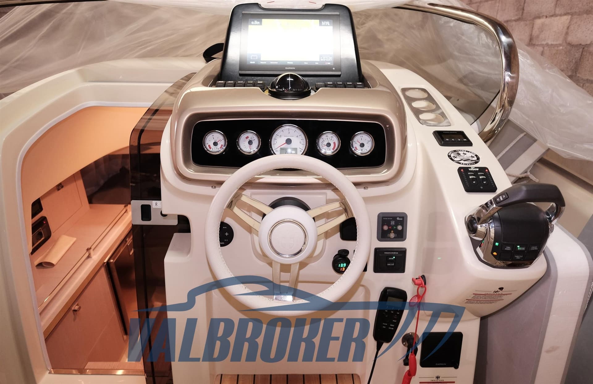 Invictus Gt280 - Detail View 1 Invictus Gt280 - Detail View 1