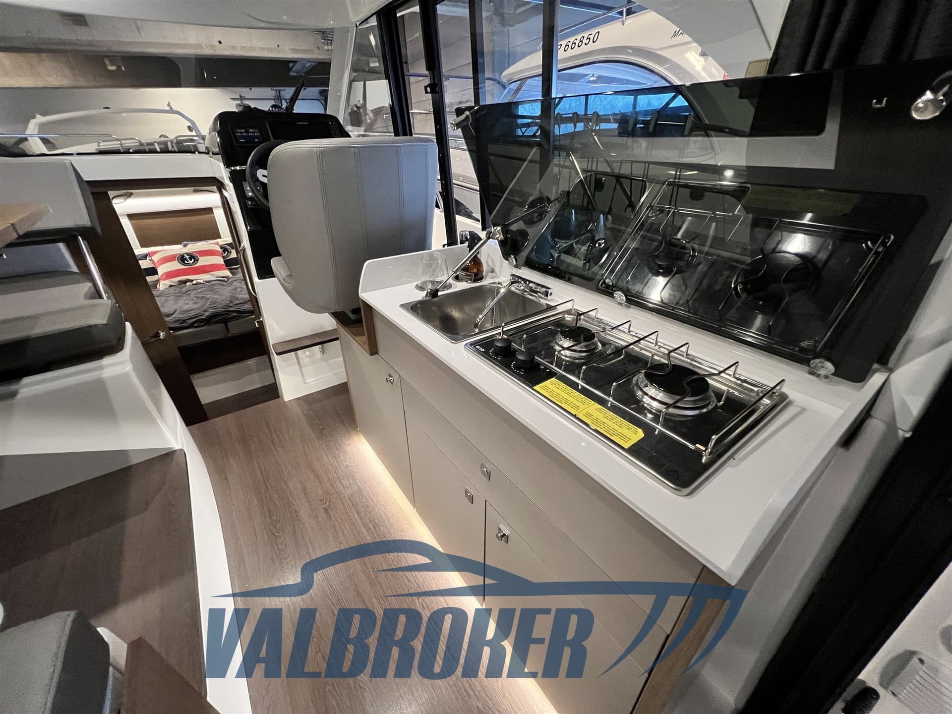 Beneteau Antares 9 d'occasion - image hero 9
