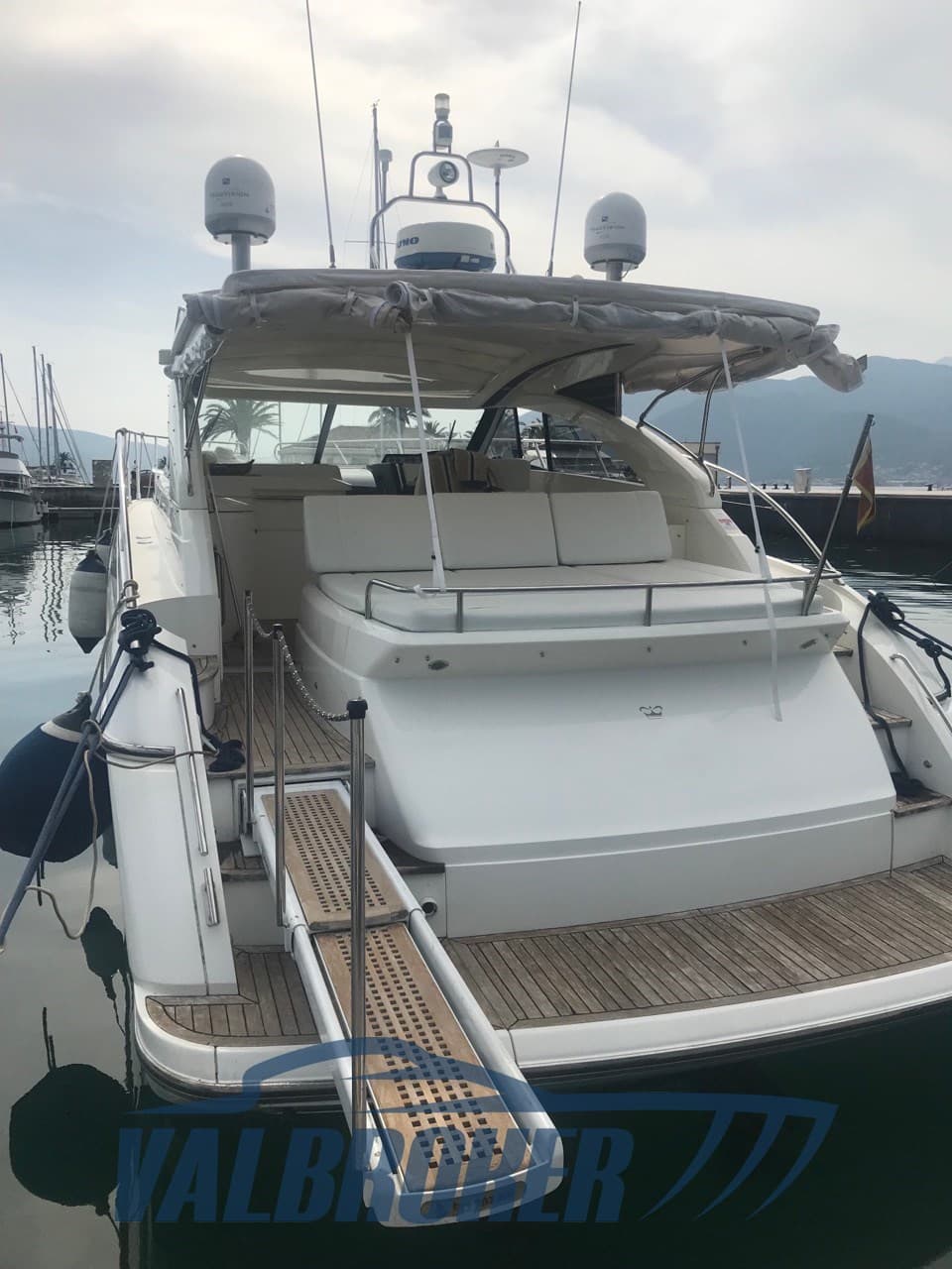 Princess Yachts V 45 - Detail View 1 Princess Yachts V 45 - Detail View 1