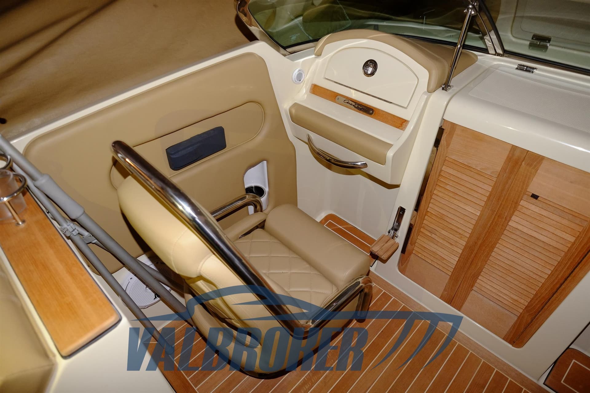 Chris Craft CORSAIR 32 used - hero image 38