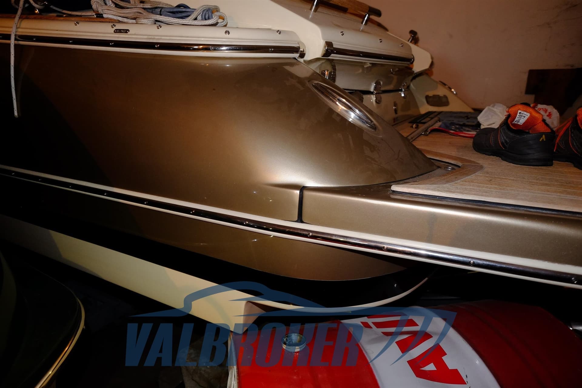 Chris Craft CORSAIR 32 used - hero image 32