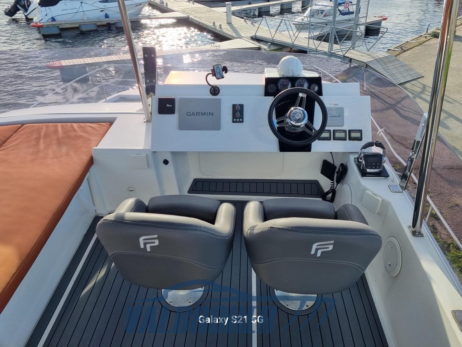 Fountaine Pajot Pajot 37 - Deck View Fountaine Pajot Pajot 37 - Deck View
