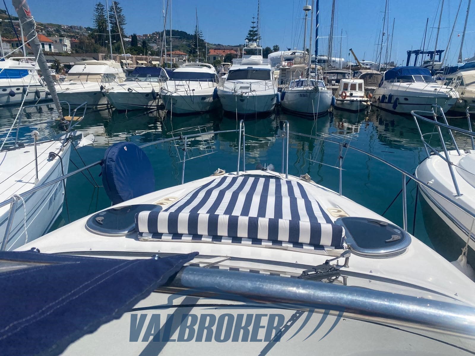 Bavaria Bmb 300 Sport - Deck View Bavaria Bmb 300 Sport - Deck View