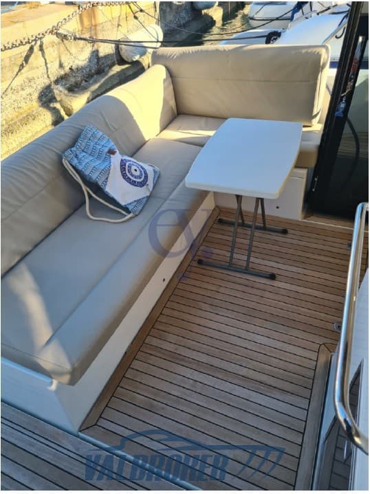 Sealine C330 - Deck View Sealine C330 - Deck View