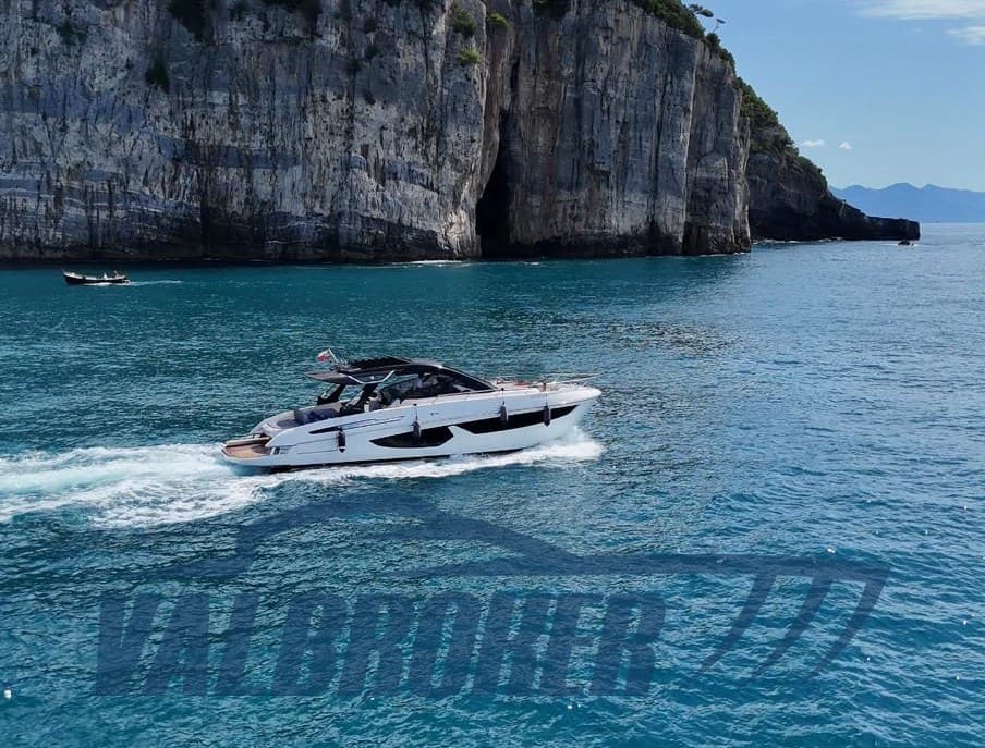 FIM 440 Regina - Detail View 1 FIM 440 Regina - Detail View 1