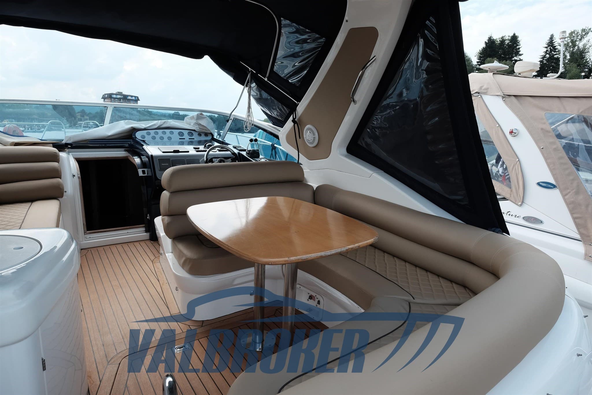Sealine S 34 - Interior View Sealine S 34 - Interior View