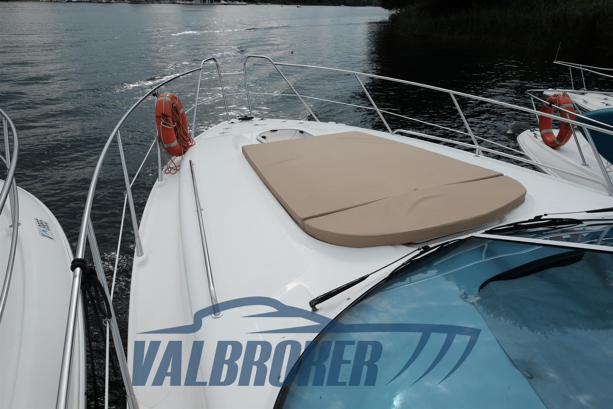 Sealine S 34 - Detail View 1 Sealine S 34 - Detail View 1