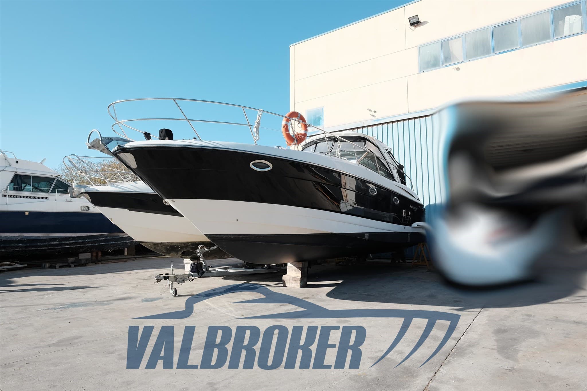 Monterey Boats 415 Sy Sport Yacht - Interior View Monterey Boats 415 Sy Sport Yacht - Interior View