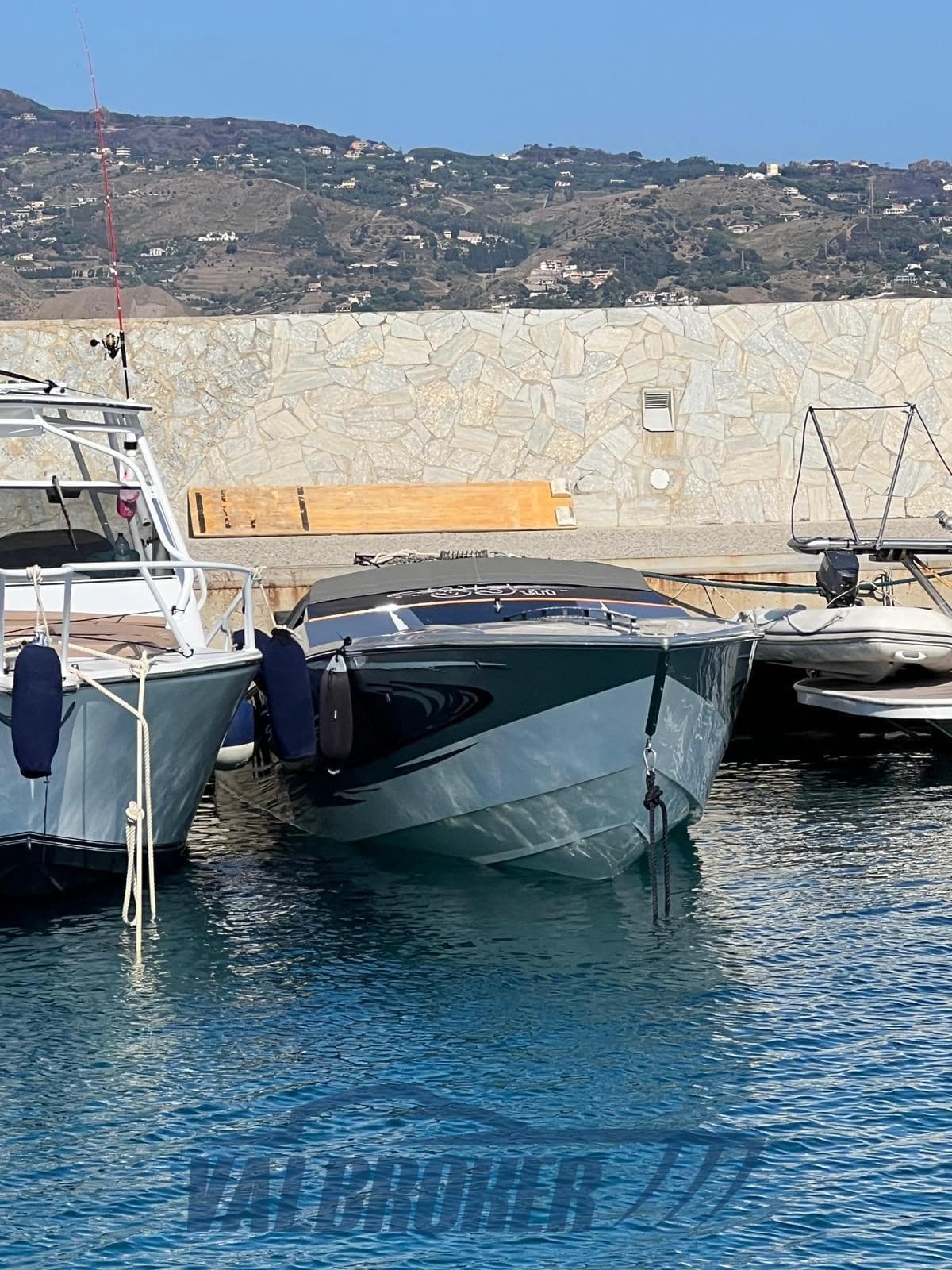 Cigarette R.T. 30 Vice - Deck View Cigarette R.T. 30 Vice - Deck View