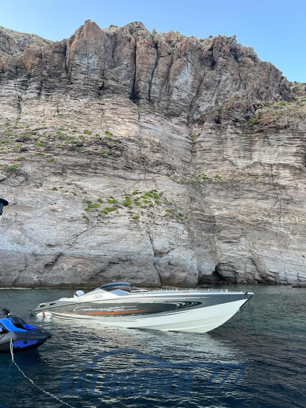 Cigarette R.T. 30 Vice - Interior View Cigarette R.T. 30 Vice - Interior View