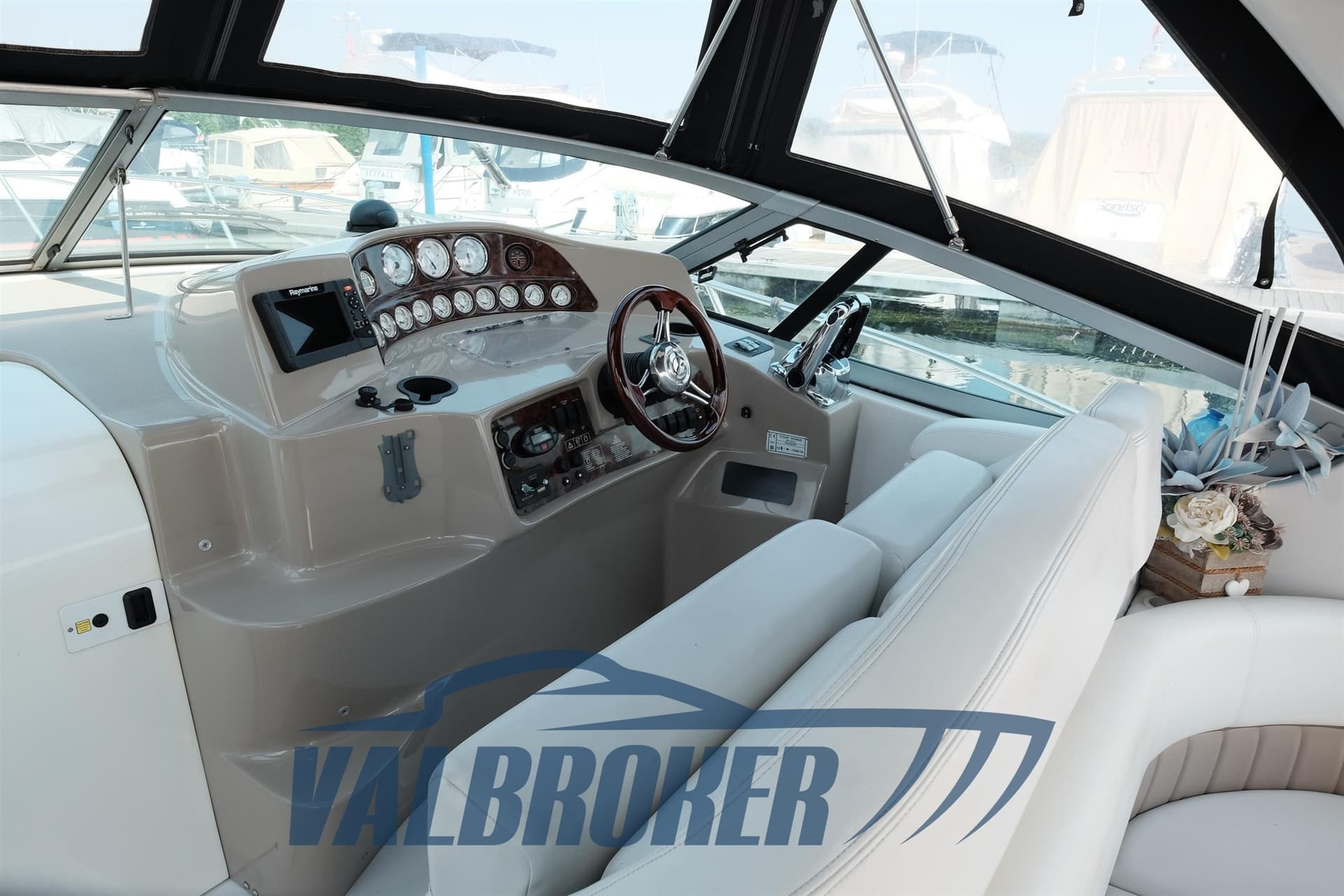 Four Winns Vista 328 - Interior View Four Winns Vista 328 - Interior View