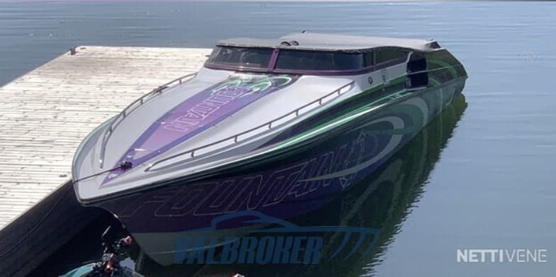 Fountain 38 Lightning - Detail View 1 Fountain 38 Lightning - Detail View 1