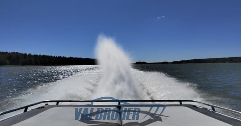 Fountain 38 Lightning - Interior View Fountain 38 Lightning - Interior View