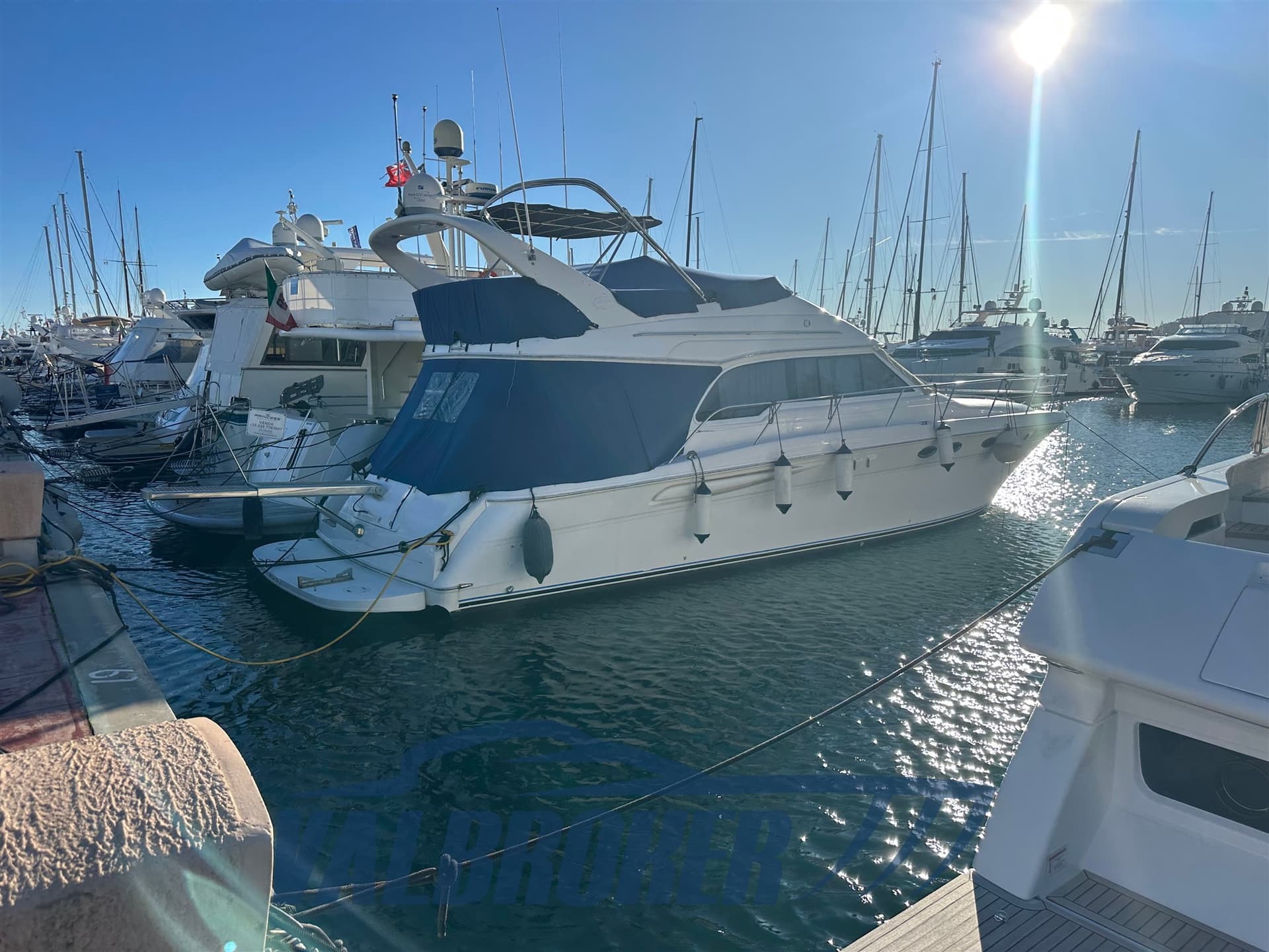 Sea Ray 480 Sedan Bridge - Detail View 1 Sea Ray 480 Sedan Bridge - Detail View 1